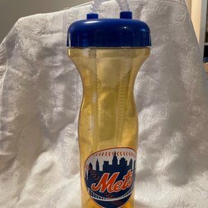 Betras USA NY Mets 36 oz Plastic Water Bottle with straw.  2006  Blue top, clear